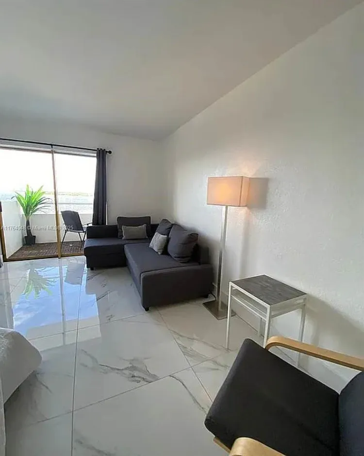 Bayshore Yacht Tennis Club #512 image #10