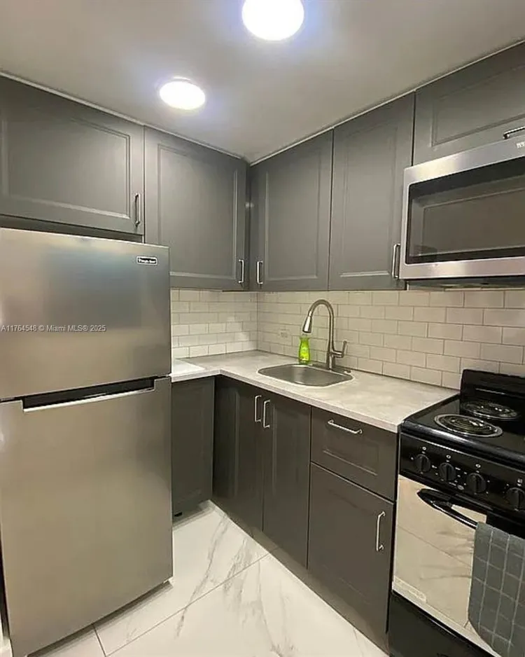 Bayshore Yacht Tennis Club #512 image #11