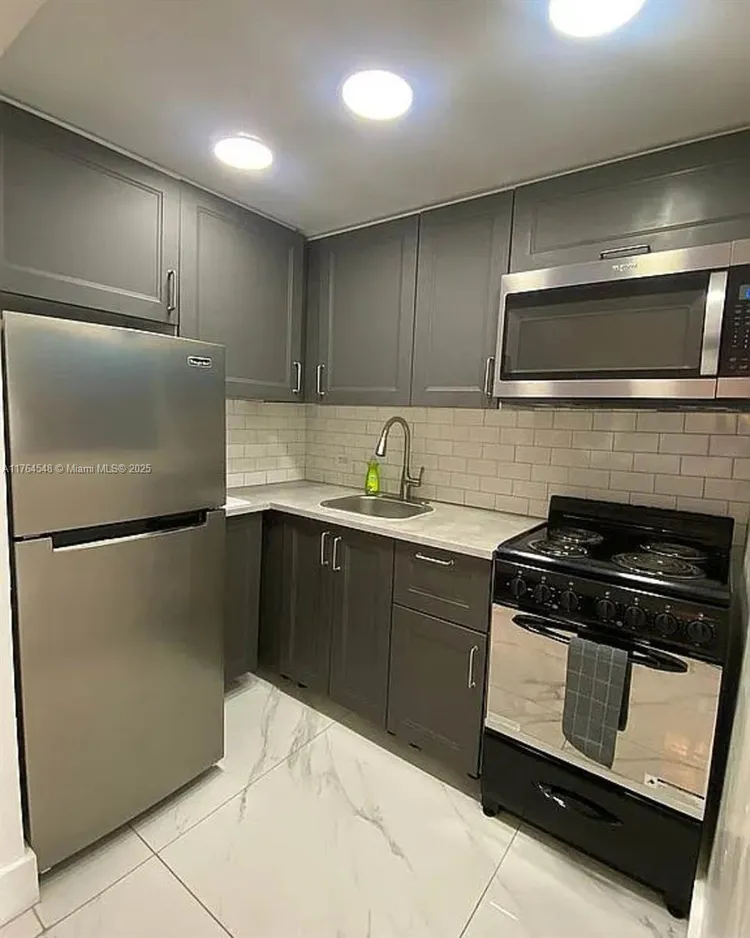 Bayshore Yacht Tennis Club #512 image #12