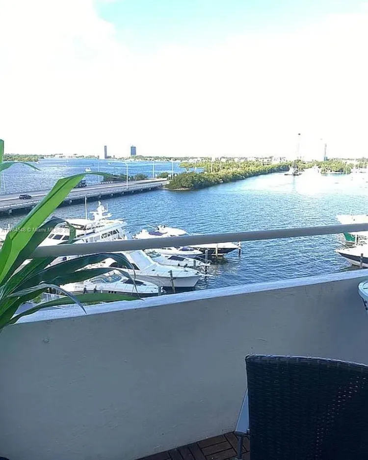 Bayshore Yacht Tennis Club #512 image #14