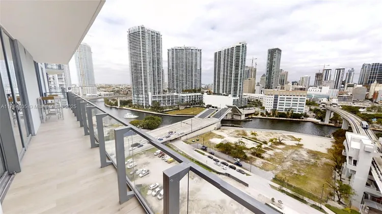 Reach Brickell City Centre #1111 image #33