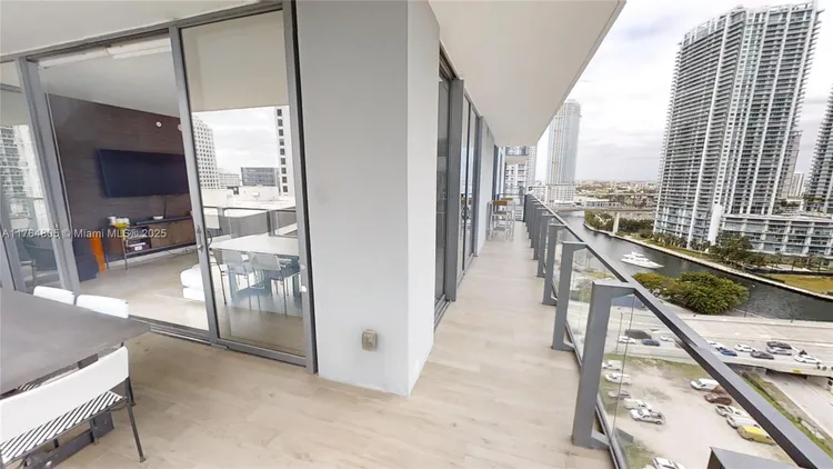 Reach Brickell City Centre #1111 image #36