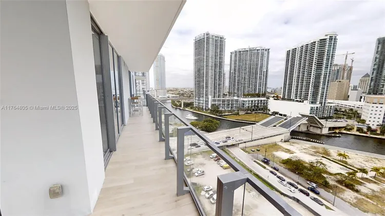 Reach Brickell City Centre #1111 image #37