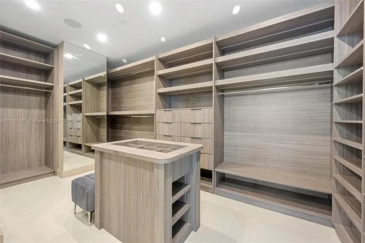 Chateau Beach Residences #2701 image #15