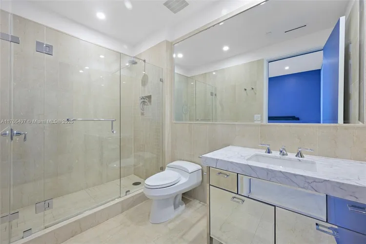 Chateau Beach Residences #2701 image #28