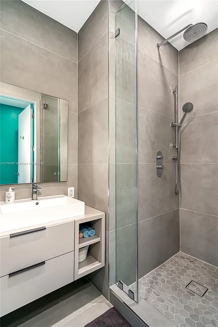 Chateau Beach Residences #2701 image #31