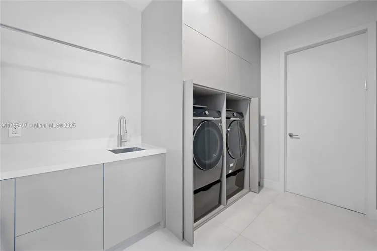 Chateau Beach Residences #2701 image #32