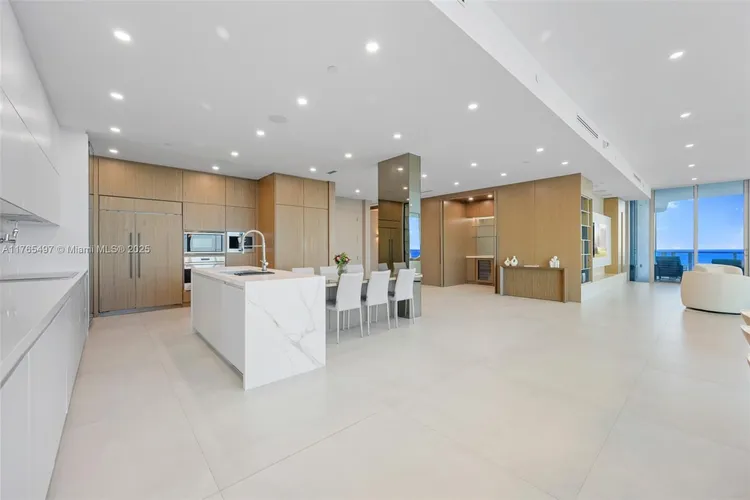 Chateau Beach Residences #2701 image #6