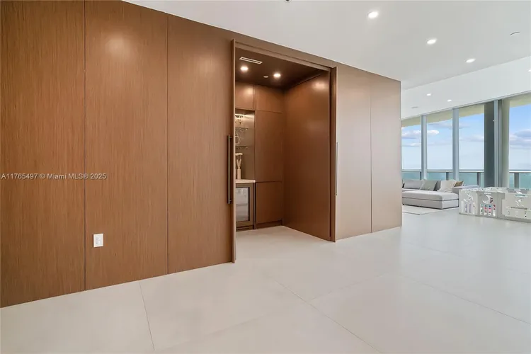 Chateau Beach Residences #2701 image #8