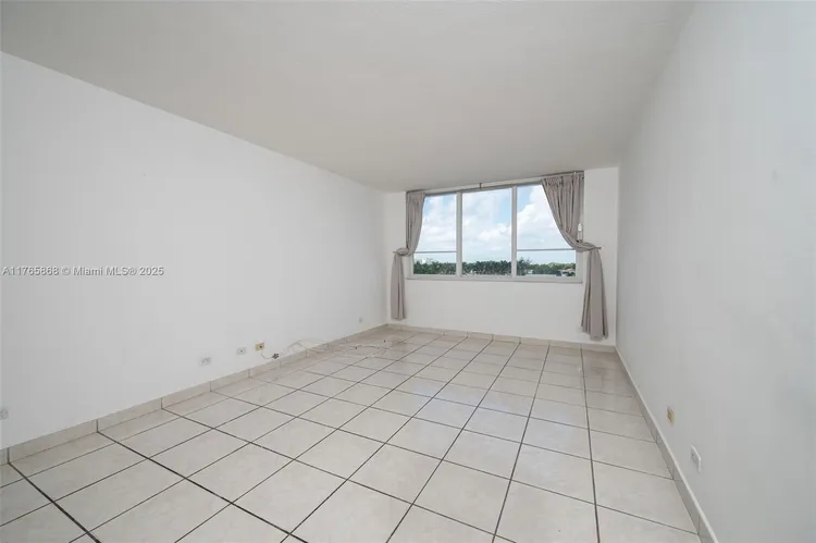 Carriage Club North #506 image #11