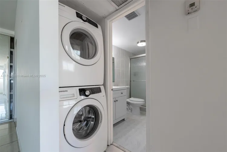 Carriage Club North #506 image #12