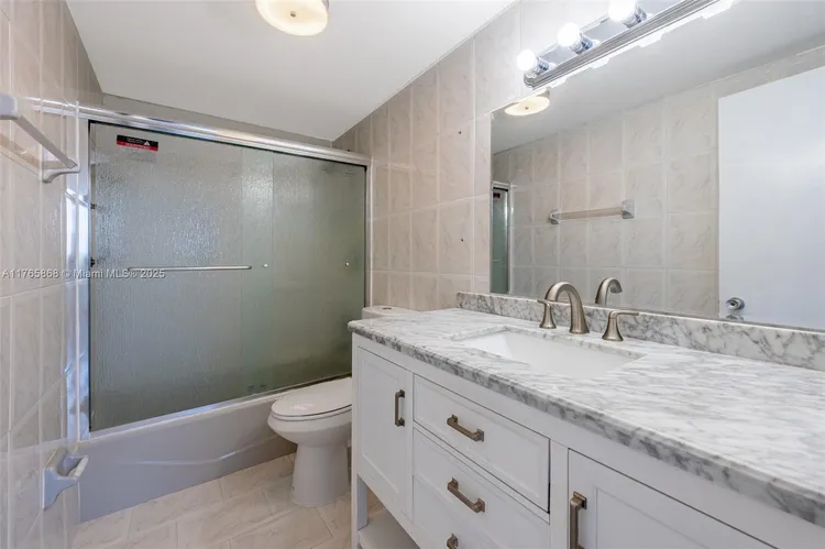 Carriage Club North #506 image #13