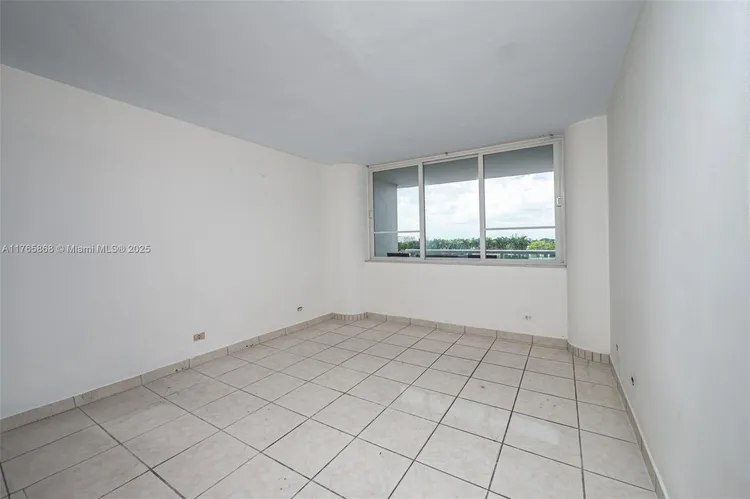 Carriage Club North #506 image #14