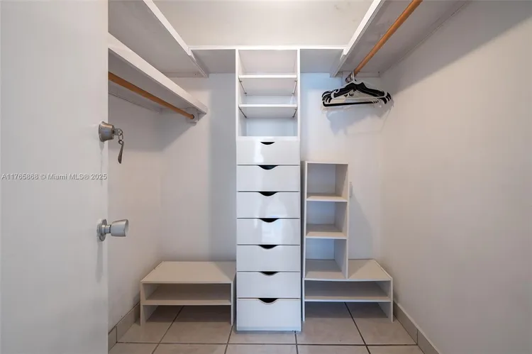 Carriage Club North #506 image #15