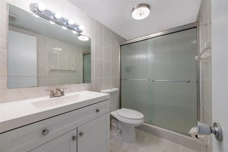 Carriage Club North #506 image #16