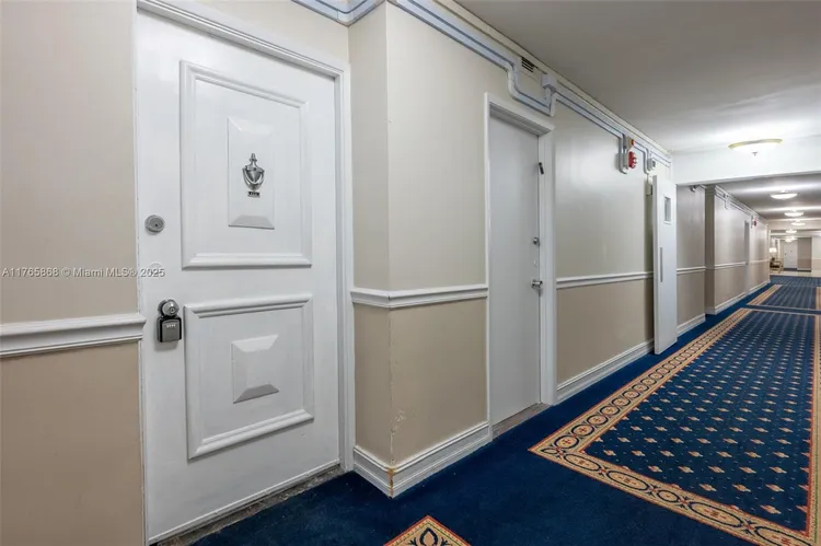 Carriage Club North #506 image #17