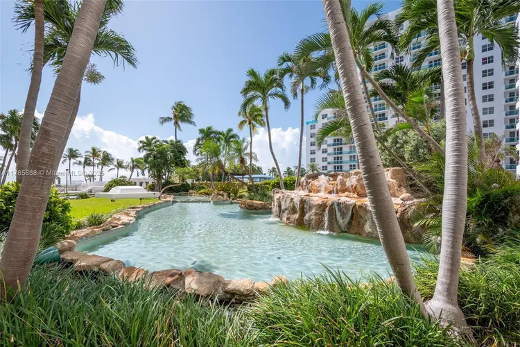 Carriage Club North #506 image #23