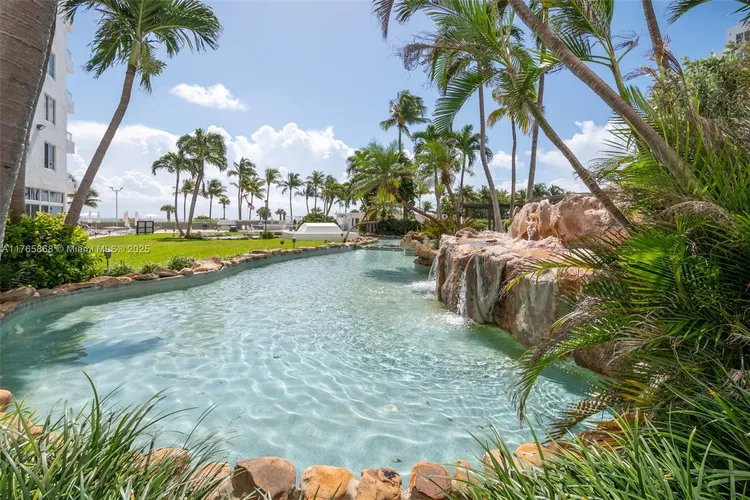 Carriage Club North #506 image #24