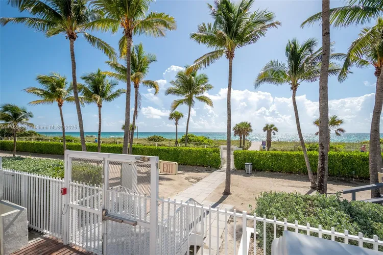 Carriage Club North #506 image #25