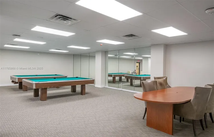 Carriage Club North #506 image #29