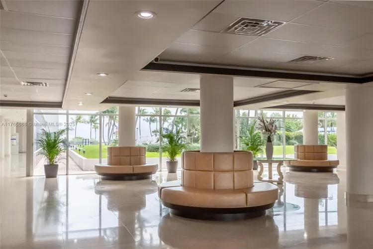 Carriage Club North #506 image #30