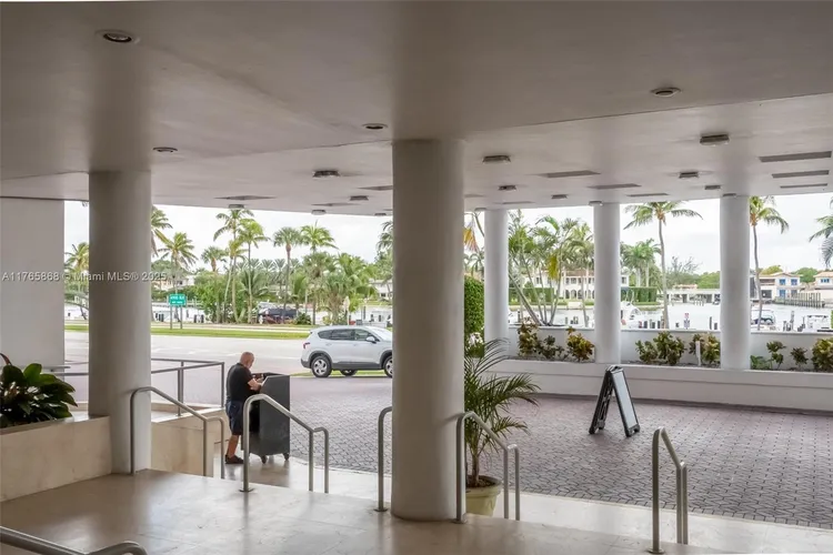 Carriage Club North #506 image #32