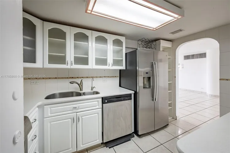 Carriage Club North #506 image #7