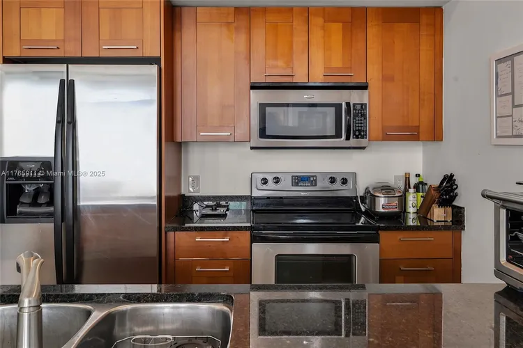 One Village Place #605 image #6