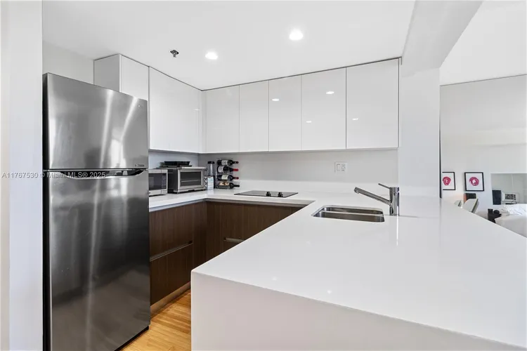 Brickell Key II #407 image #10