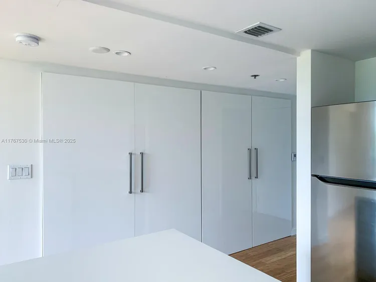 Brickell Key II #407 image #6