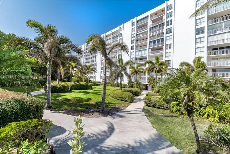 Sands of Key Biscayne #9E image #29