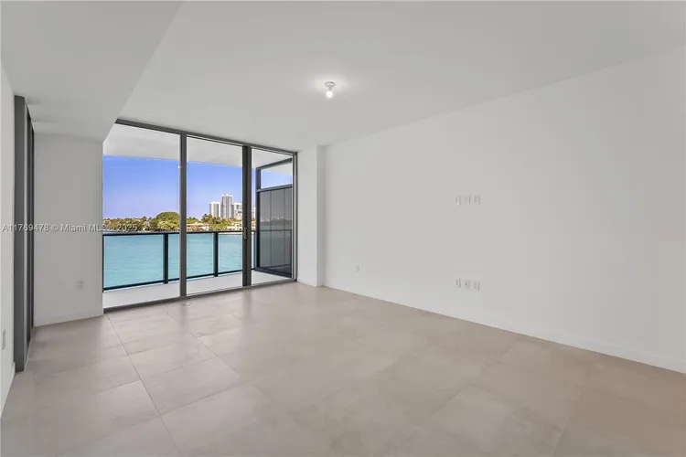 Onda Residences #402 image #16