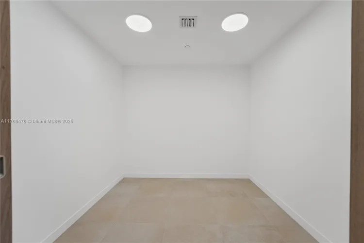 Onda Residences #402 image #22