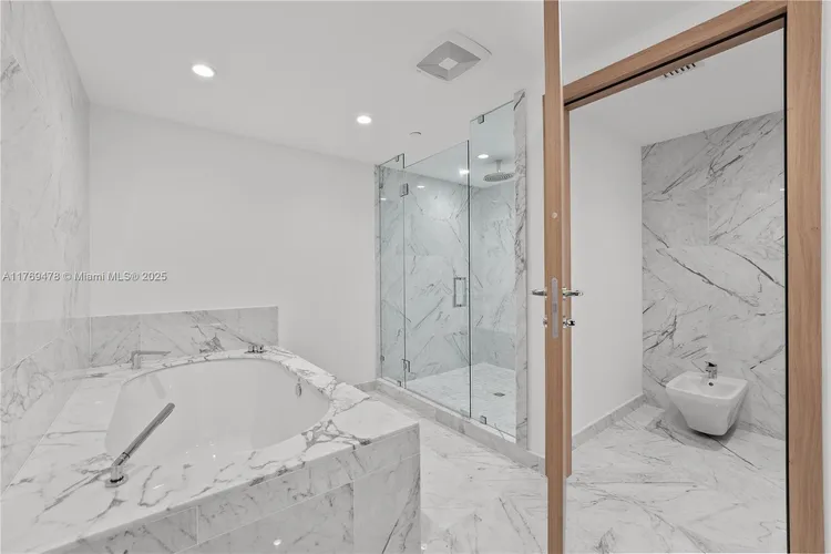 Onda Residences #402 image #23