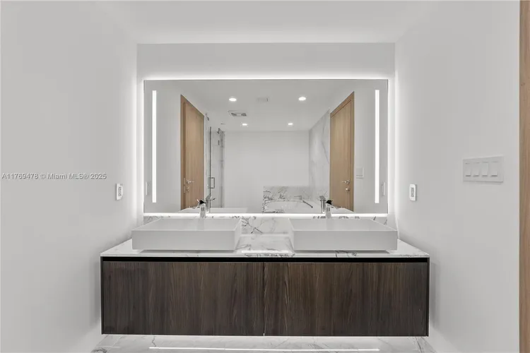 Onda Residences #402 image #24