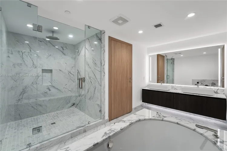 Onda Residences #402 image #25