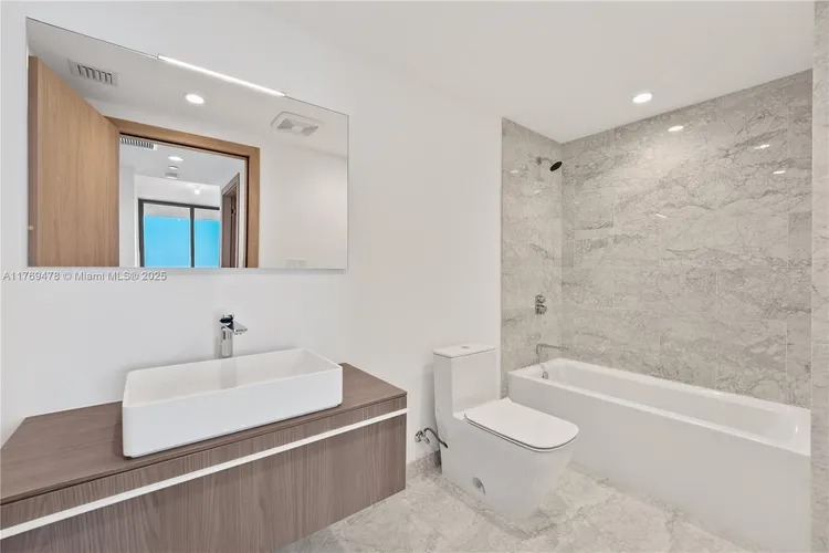 Onda Residences #402 image #31