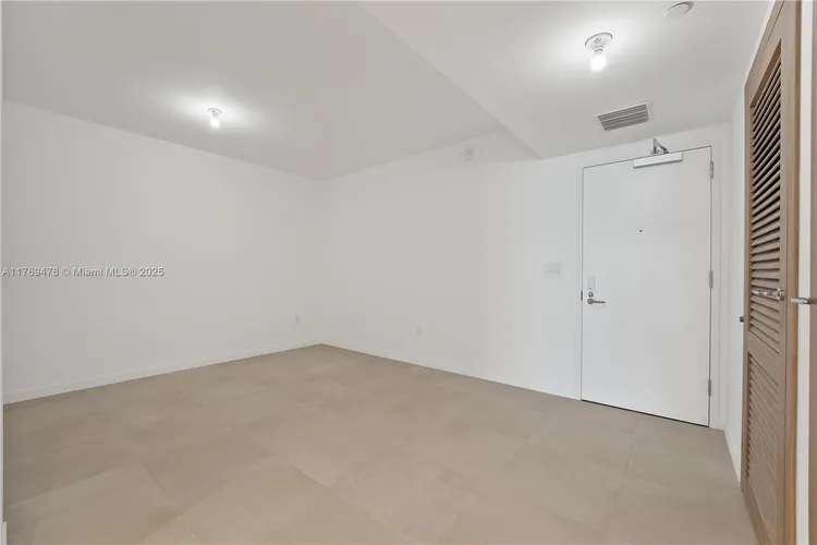 Onda Residences #402 image #32