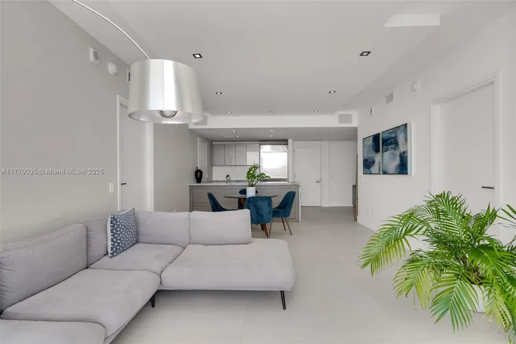 Brickell House #3403 image #11