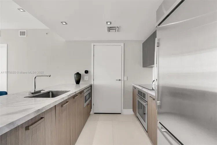 Brickell House #3403 image #14