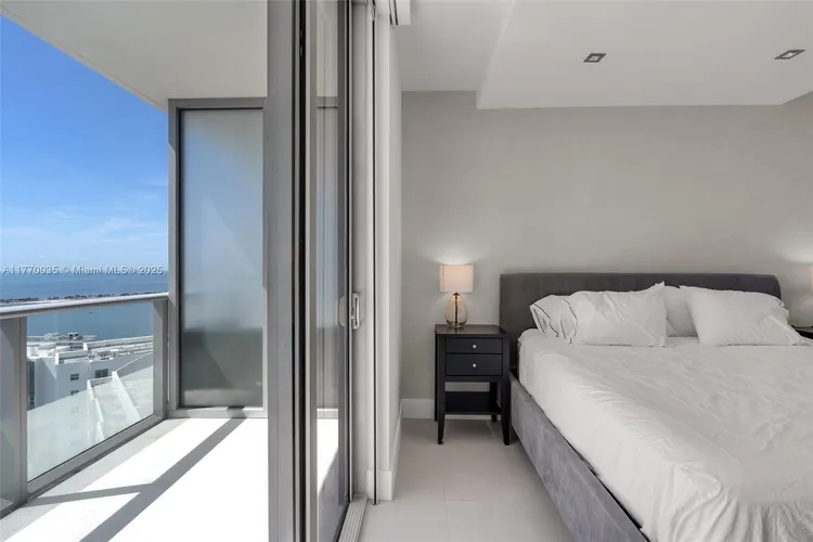 Brickell House #3403 image #18