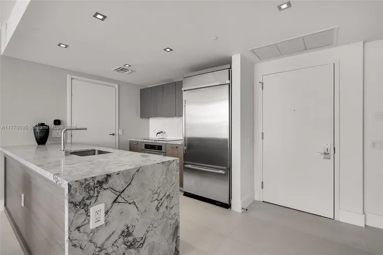 Brickell House #3403 image #9