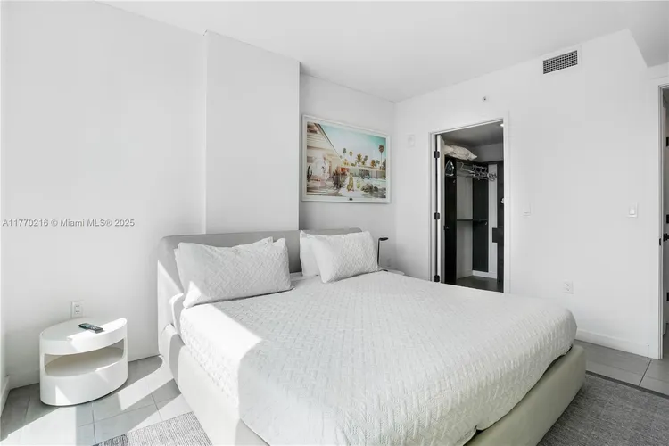 YotelPad #3105 image #10