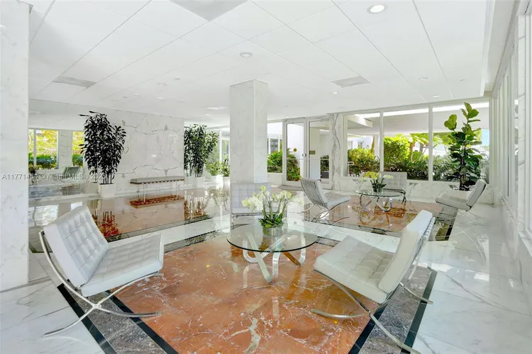 Commodore Club West #310 image #10