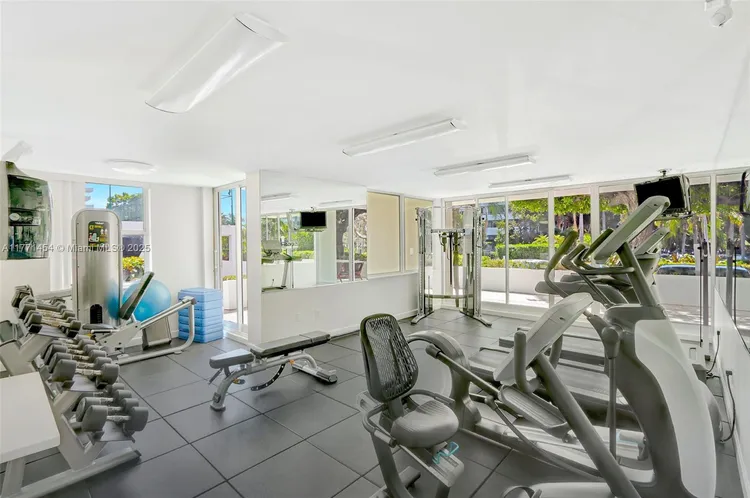 Commodore Club West #310 image #11