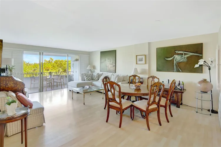 Commodore Club West #310 image #15