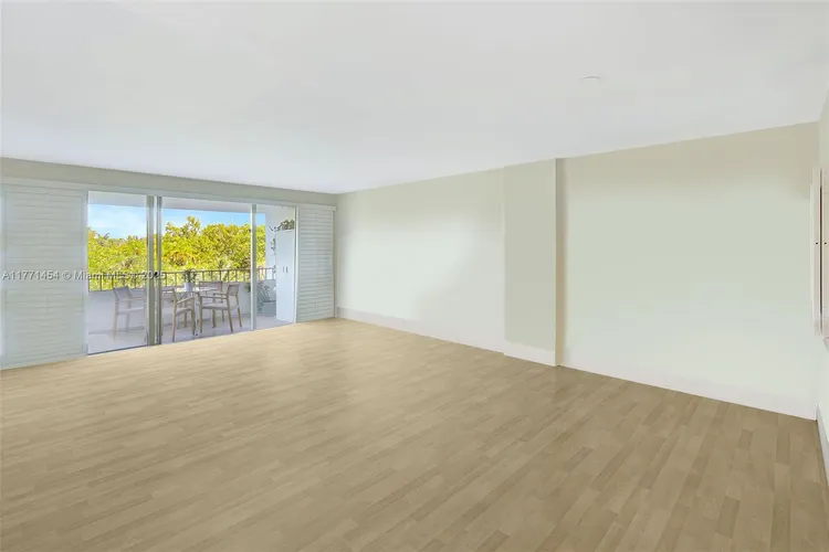 Commodore Club West #310 image #16