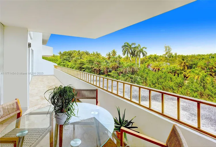 Commodore Club West #310 image #18