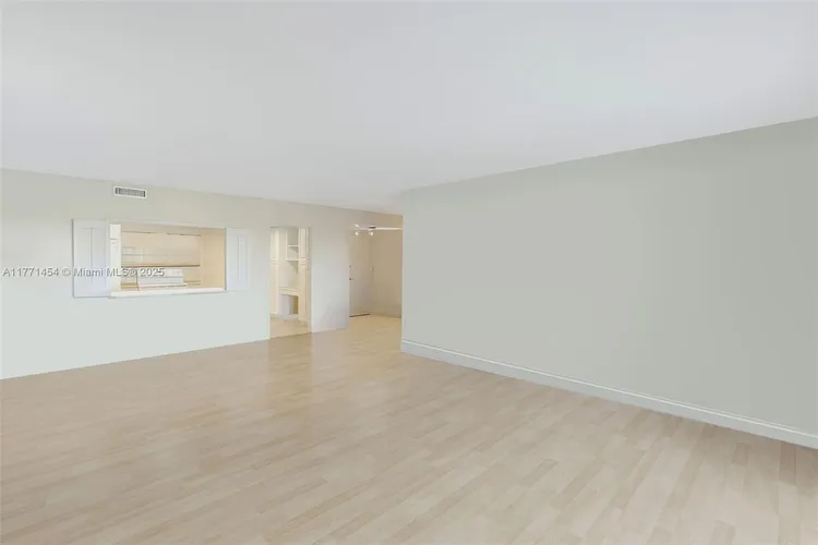 Commodore Club West #310 image #20