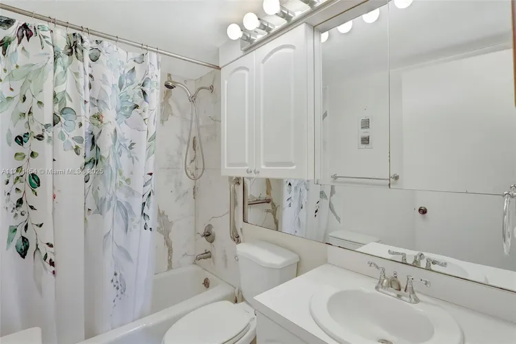 Commodore Club West #310 image #24